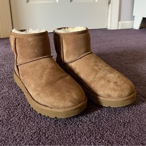 Chestnut Uggs Size 9 Like New!!!!